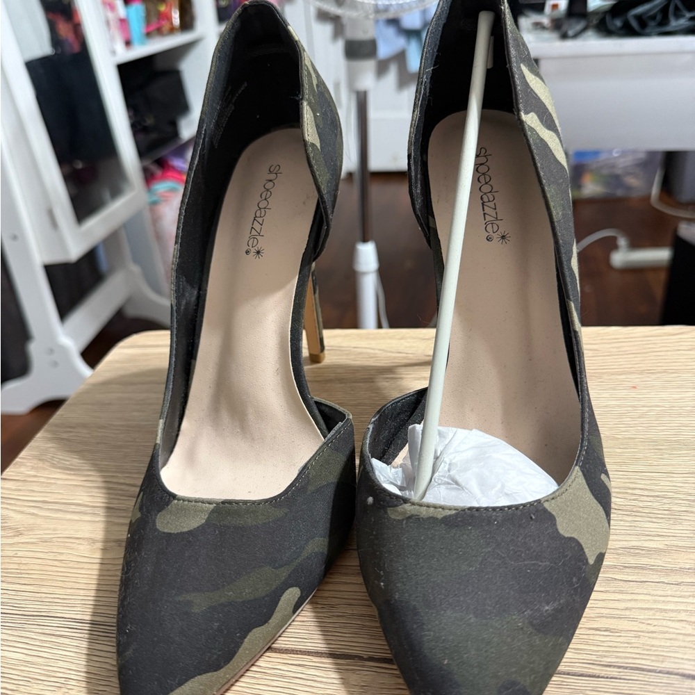 Shoe Dazzle Green and Black Heels Classic Stiletto Pumps